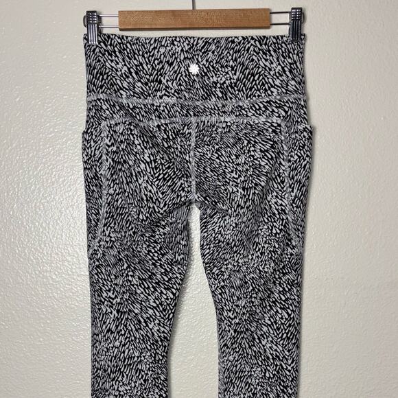 Athleta Ultimate Stash II Textured 7/8 Tight Women's Size Medium Black/white - Picture 11 of 16